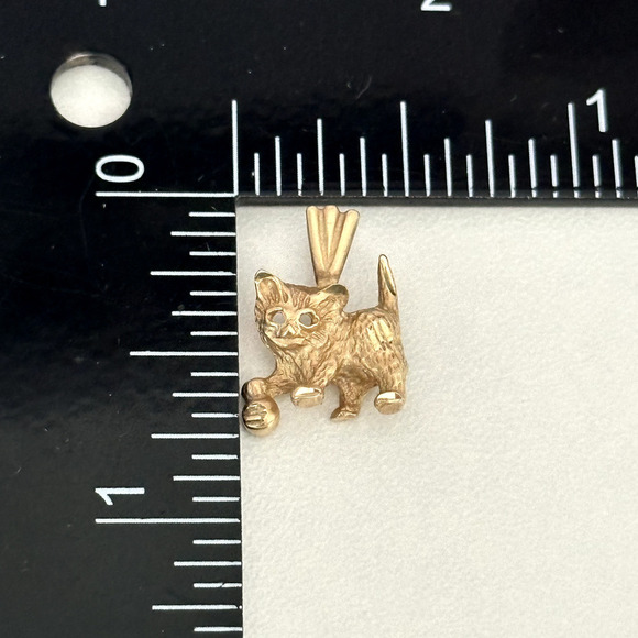Vintage 14K Yellow Gold Kitty Cat Animal Charm Pendant - Picture 9 of 10